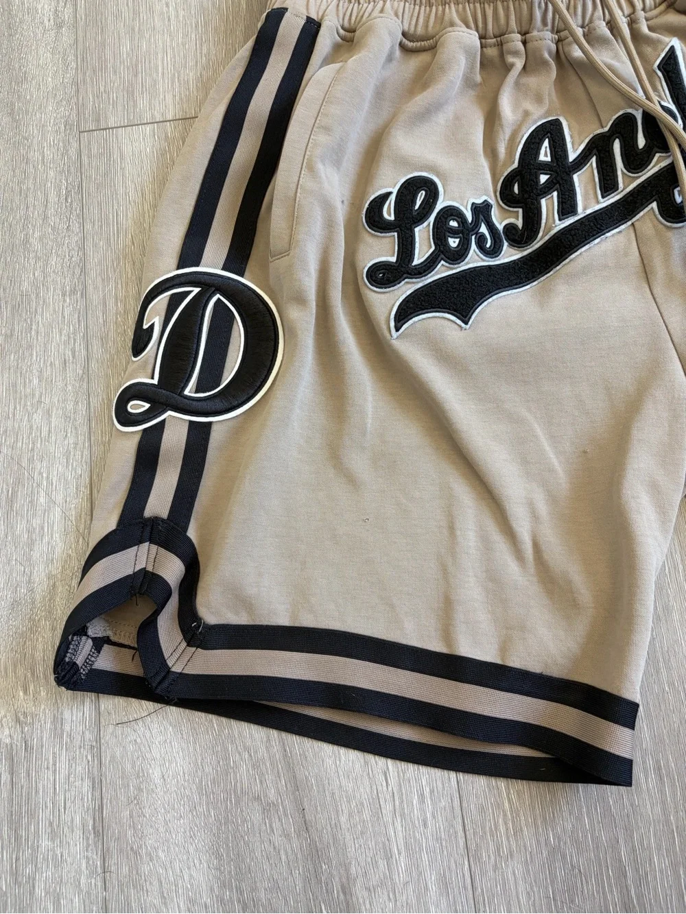 Rare Pro Standard Luxury Athletic Collection LA Dodgers Shorts Beige Size XL **